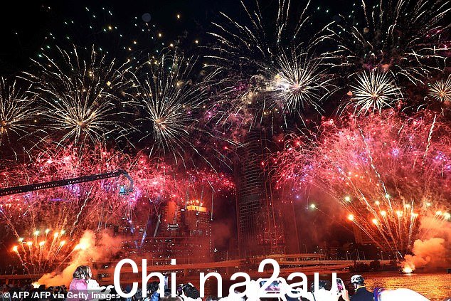 布里斯班以烟花庆祝该市赢得 2021 年奥运会主办权(如图) - 但现在有关未来任务的严酷现实正在出现