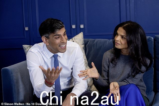 凯尔爵士将他的行为与首相的行为进行了对比,首相最近承认,在妻子阿克莎塔“热情地”装满洗碗机后,他重新堆放了洗碗机” class=