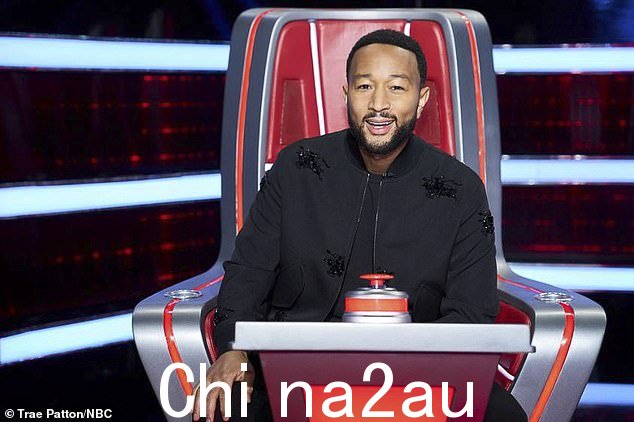'我从盲注开始就一直告诉她,我爱你 Nadége,你有一份如此美丽的礼物,'约翰说