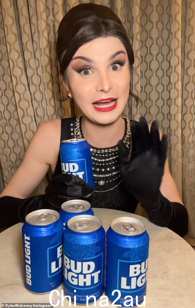批评是在马尔瓦尼的 d 事件发生近一年后与 Bud Light 的灾难性合作,引发了抵制,导致该公司在美国的销售额损失了近 4 亿美元