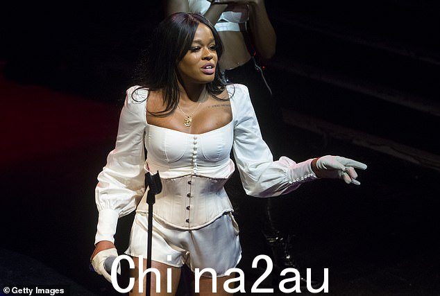 Beyonce 的长期巨魔 Banks,32 岁,上个月因这位 Texas Hold 'Em 热门制作人进军乡村音乐界而给她贴上“自恋”的标签,并猛烈抨击这位明星“强化了” “乡村音乐中没有种族主义”的虚假言论'