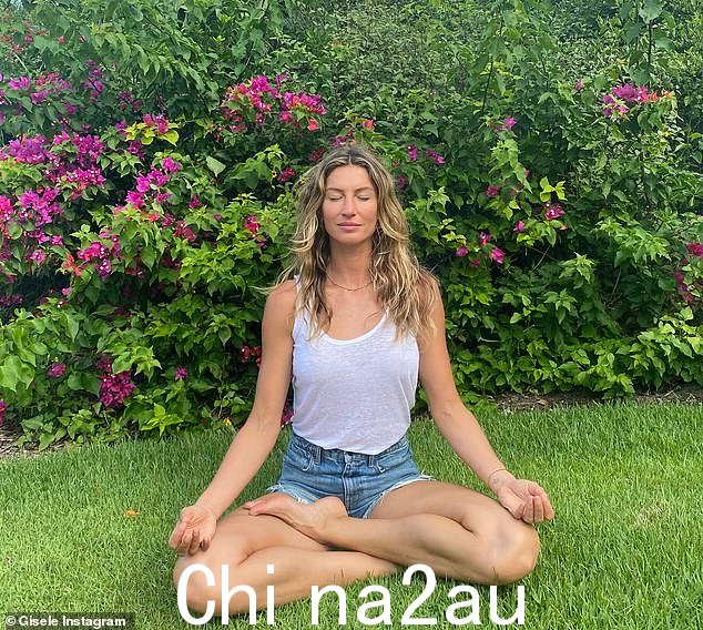 她的外出是在她公开与退役 NFL 四分卫汤姆·布雷迪离婚后严格的离婚后例行公事后不久