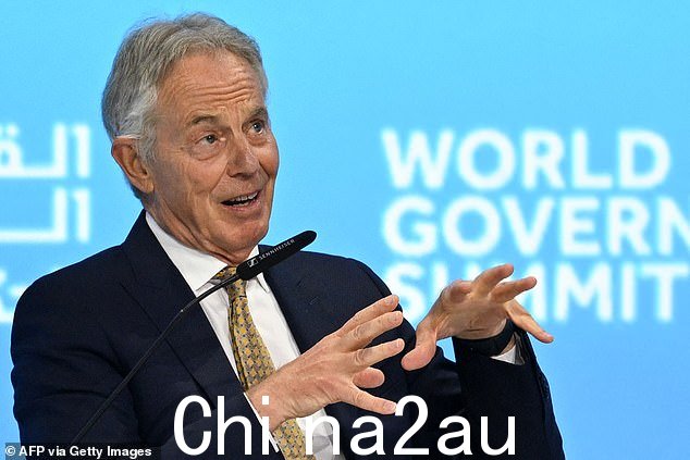 琼斯先生的介入,他曾经是杰里米·科尔宾的坚定支持者,在基尔·雷夫爵士的主持下发表了讲话据了解,他与托尼·布莱尔(如图)“经常”交谈
