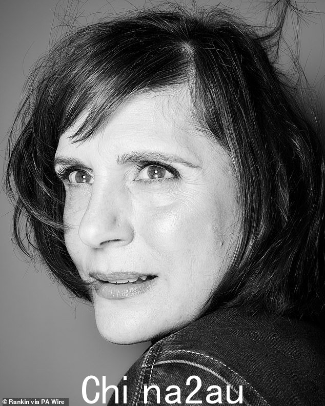 Paola Marra 与著名摄影师 Rankin 联手谈论辅助死亡