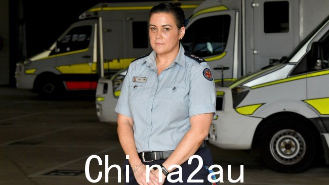 昆士兰救护车服务代理地区总监 Paula Marten 敦促公众像对待蛇一样对待每一条蛇有毒。图片:Evan Morgan/澳大利亚新闻集团
