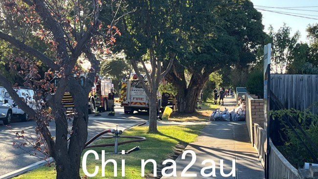 周五早上,墨尔本西北部的一场房屋火灾造成一人死亡。图片:先驱太阳报 / Nilsson Jones