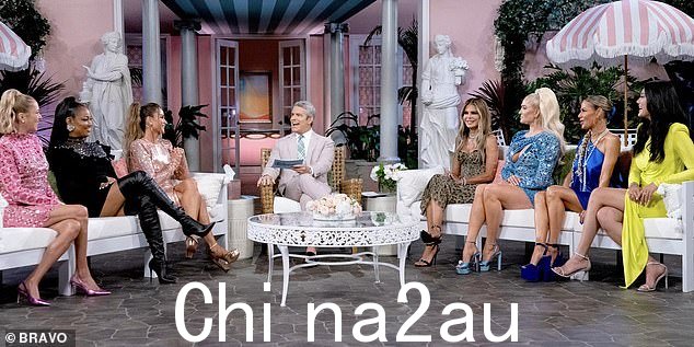 Lisa Rinna(4-R,摄于 2022 年)于 2022 年 9 月向比佛利山庄真正的主妇通过电子邮件向老板发送了一封辞职信,18 个月后,她确认自己仍然没有计划重返热门 Bravo 真人秀