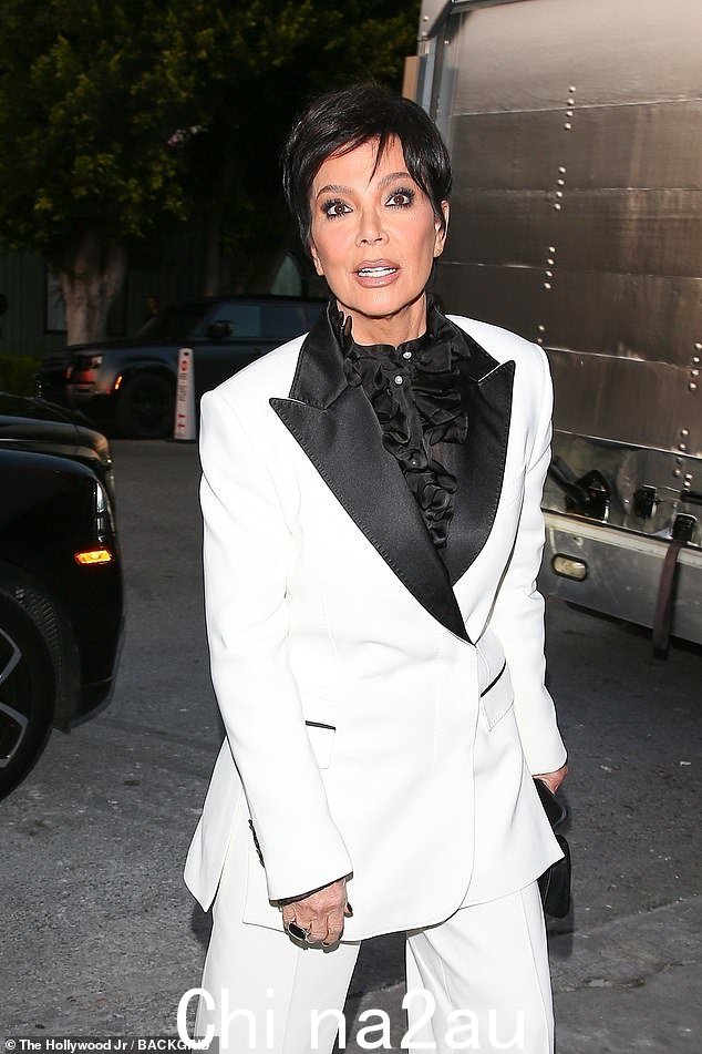 克里斯·詹纳 (Kris Jenner) 勇敢地面对周四庆祝女儿凯莉·詹纳 (Kylie Jenner) 的新事业——她姐姐凯伦·霍顿 (Karen Houghton) 意外去世三天后
