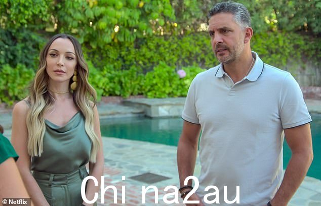 这位父亲和房地产大亨与他的继女法拉·布列塔尼 (Farrah Brittany) 合影,在购买比佛利山庄第二季中坦白了他的分居