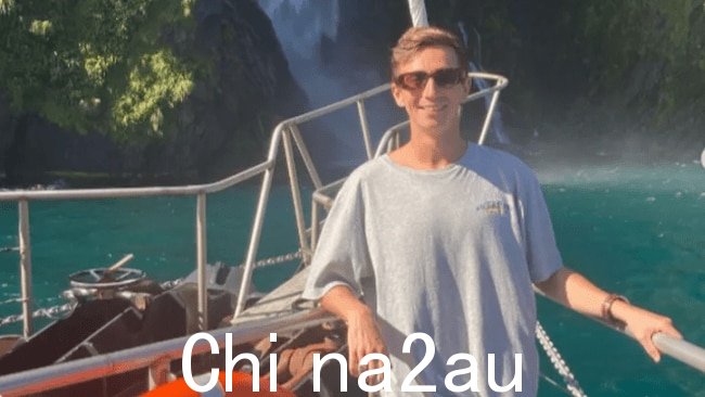 Mitch East,28 岁-老律师据称周末在悉尼东部被车撞死。图片:GoFundMe