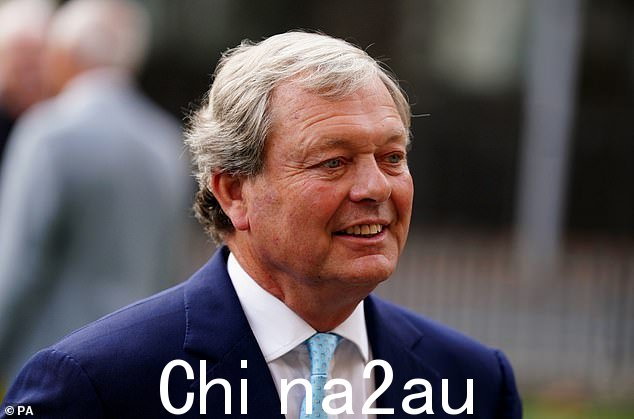 William Haggas(上图)正在纽马克特马厩里等待 Fastnet Rock 沙漠英雄的两岁妹妹的到来