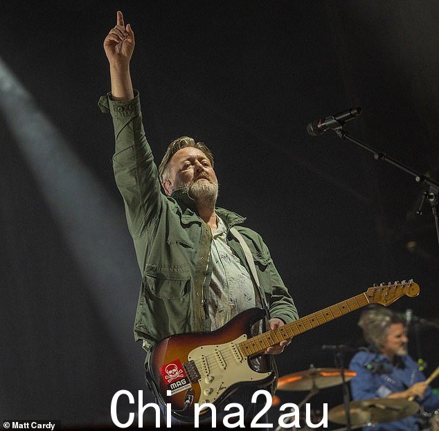 Elbow 主唱 Guy Garvey 开玩笑说他们的新专辑《Audio Vertigo》是一张“粗糙、肮脏的凹槽”的专辑,但这对它来说是一种伤害” class=