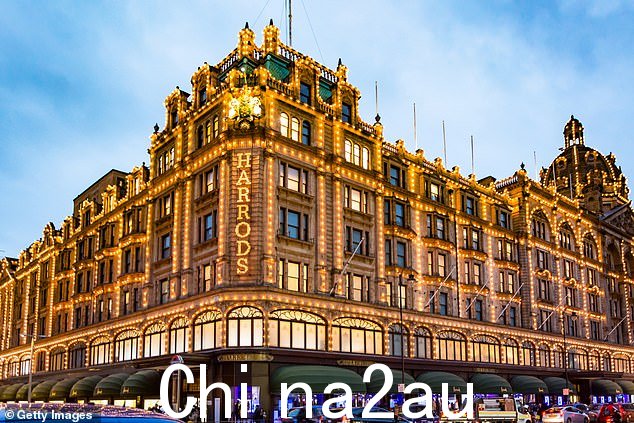 然而,它未能给 Harrods(如图)的一位顾客留下深刻印象,他形容它“考虑到它的成本有点脆弱”
