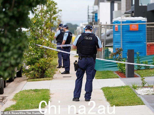 Mt Druitt 警区指挥部的警员发现一名已故的 32 岁当地男子,头部和身体严重受伤