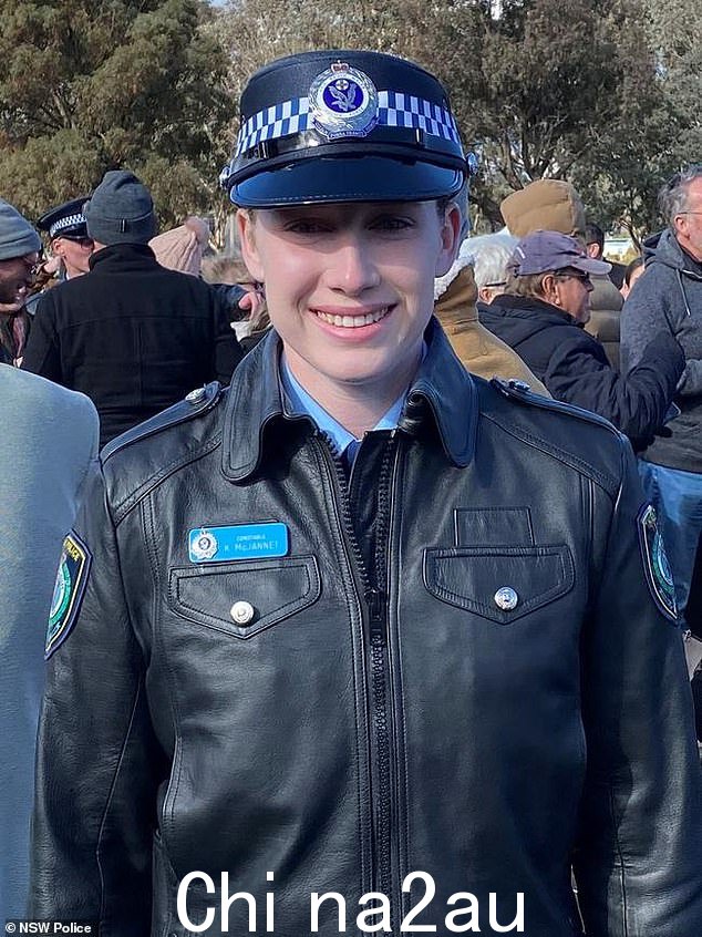 见习警员 Kiesha McJannet(如图)因在悉尼热门海滩附近拯救了一名被困在下沉汽车中的妇女而受到上级赞扬