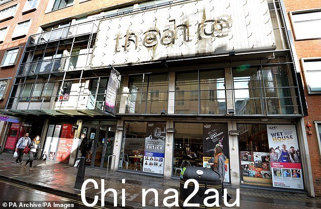 一家伦敦剧院告诉参加新喜剧表演的白人观众“在门口检查一下他们的特权”。苏荷剧院(如图)在 Femmes of Color Comedy Club 演出之前向喜剧迷发出了指示。 3 月 25 日剧院
