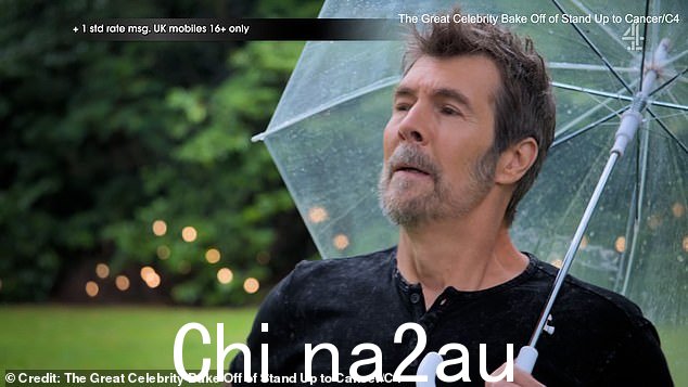 55 岁的罗德·吉尔伯特 (Rhod Gilbert) 在周日的 The Great Celebrity Bake Off Stand Up To Cancer 特别节目中详细讲述了自己与癌症的斗争,泪流满面