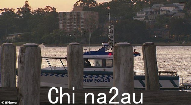 周日晚上,警方潜水员对失踪男子展开了绝望的搜寻,最后一次出现在国王街码头,时间为 15 小时前(如图)