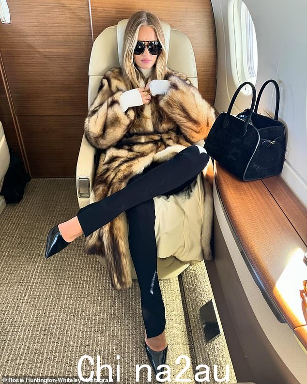 Rosie 上周乘坐私人飞机起飞时炫耀了这对夫妇的奢华生活方式