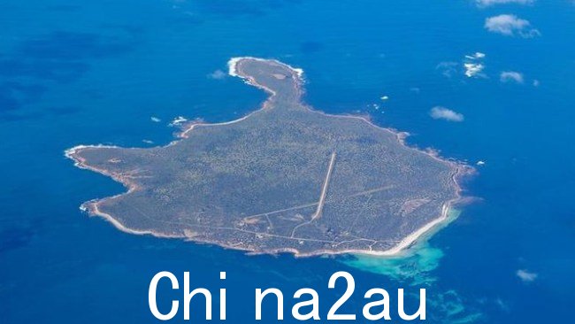 一名男子周二清晨，孩子在斯皮尔斯比岛附近获救。