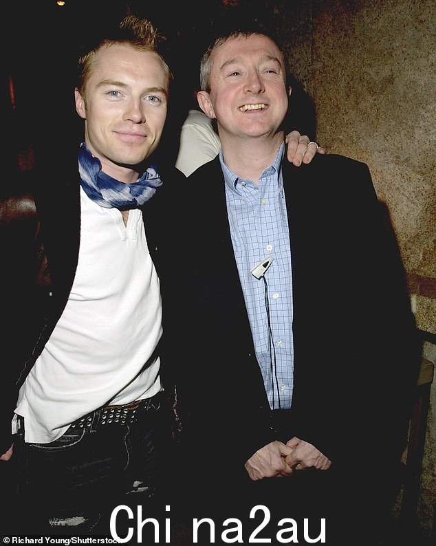 Ronan,47 岁,是由 Louis 管理的乐队 Boyzone 的成员 - 当 Louis 在 CBB 房子里时,他在与 Sharon Osbourne 的谈话中咒骂了这位歌手(Louis 和 Ronan 出现在2002)