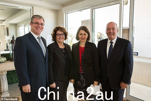 调查中还透露,马奎尔先生与时任新南威尔士州州长格拉迪斯·贝雷吉克利安(Gladys Berejiklian)有长达五年的恋爱关系(最右边是情侣)