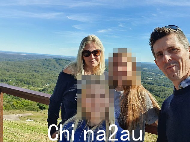 艾玛和她的丈夫出去玩了一天。李谈到袭击后的情绪状态:“我的妻子刚刚被谋杀,孩子们没有妈妈,我只是内心麻木'