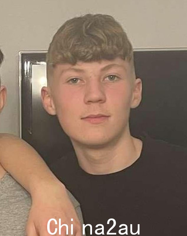 Gregor Booth,16 岁(如图)也在 A941 Lossiemouth 至 Elgin 公路上发生的电动自行车事故中丧生