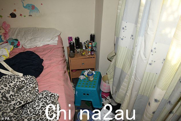 死亡时警方在卧室发现的装有变质牛奶和大麻的婴儿奶瓶
