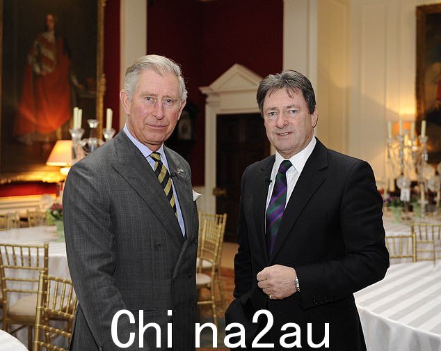 Alan Titchmarsh 在 2012 年《皇家复辟》的一集中与当时的威尔士亲王合影