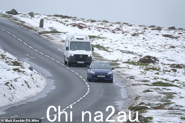 今天德文郡达特穆尔的雪况,司机被告知要格外小心