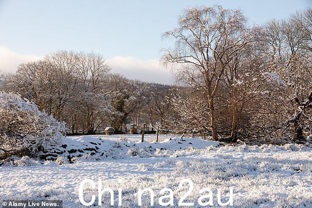 今天早上威尔士中部锡尔迪金的 Pontrhydfendigaid 下雪,靠近阿伯里斯特威斯