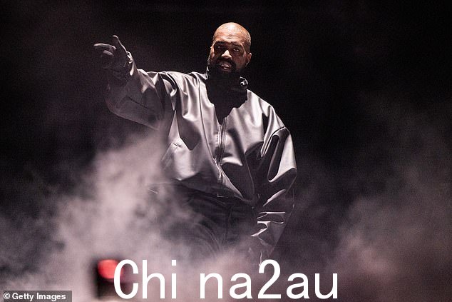 West 3 月 14 日在 Rolling Loud 音乐会上的照片