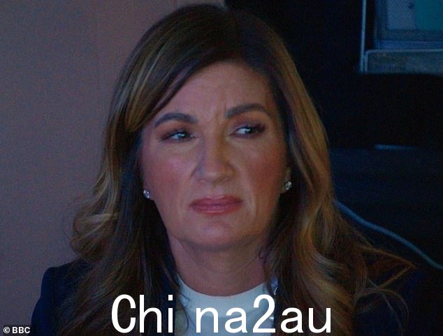 Karren Brady 惊恐地观看着