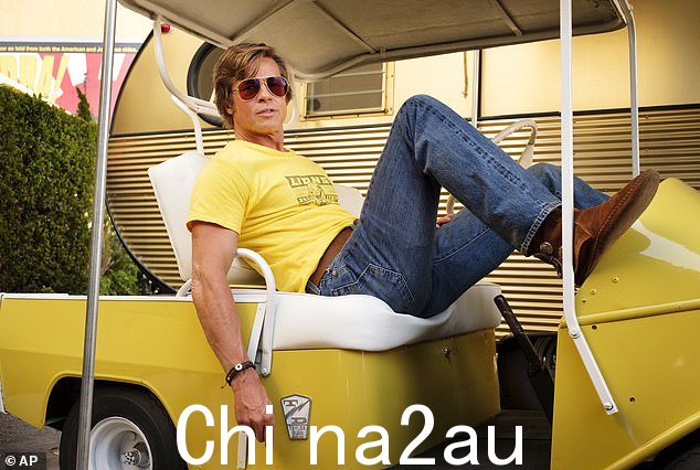 塔伦蒂诺根据电影撰写的 2021 年小说的详细信息,让人猜测影评人可能是布斯角色的后来化身