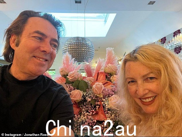 乔纳森·罗斯透露,他和妻子简·戈德曼每周洗澡的次数不到一次 - 因为他觉得所有的梳洗都是浪费宝贵的时间