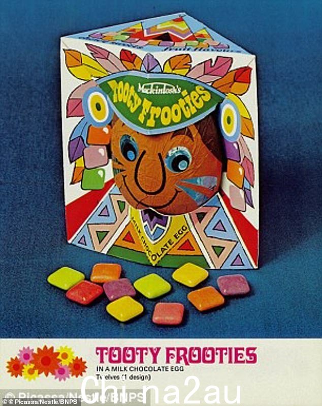 Tooty Frooties 牛奶巧克力复活节彩蛋里充满了方形耐嚼糖果