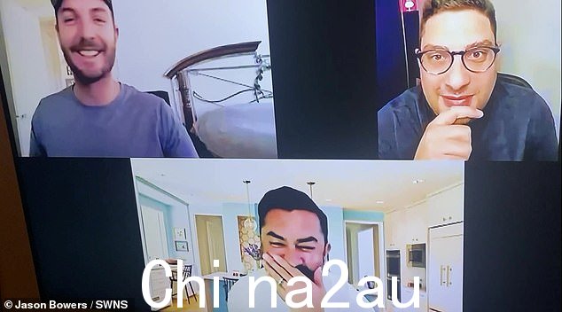 杰森迅速关掉了相机,但他的同事开始大笑