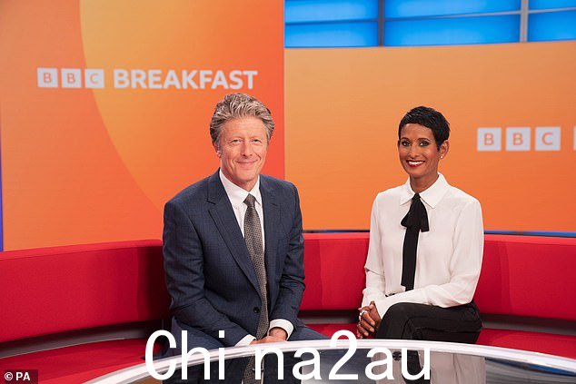 BBC 早餐节目主持人(与联合主持人 Charlie Stayt 合影)也承认她出国时会带几瓶酒