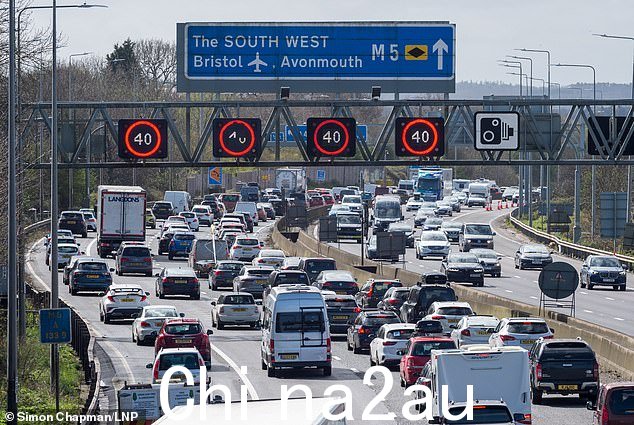 复活节银行假日期间,由于 M5 高速公路向南经过布里斯托尔的速度限制,交通堵塞