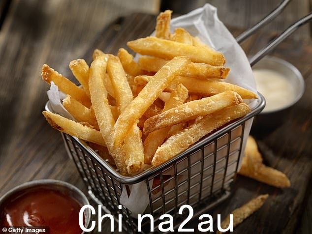 完美的脆片需要土豆的淀粉含量足以使其内部蓬松,但含糖量足够低,以便在高温油炸时不会粘住或燃烧