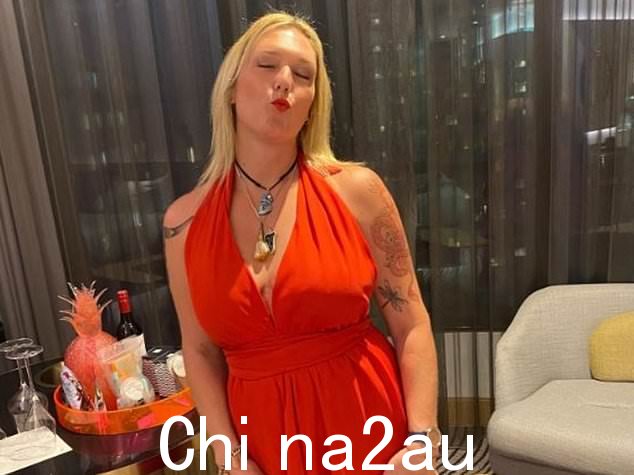 她在黄金海岸的公寓与朋友聚会时服用了鸡尾酒,并于周五晚上出现心脏骤停