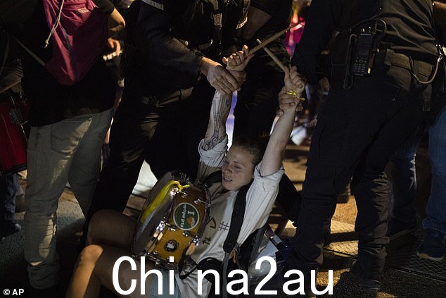 昨晚,以色列警察与全国各地的抗议者发生暴力冲突