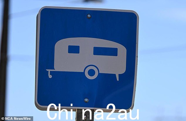 根据计划的变更,居住在私人房产大篷车中的人们如果其车辆超过 20 平方米或通电和通水超过六个月,则需要获得议会批准
