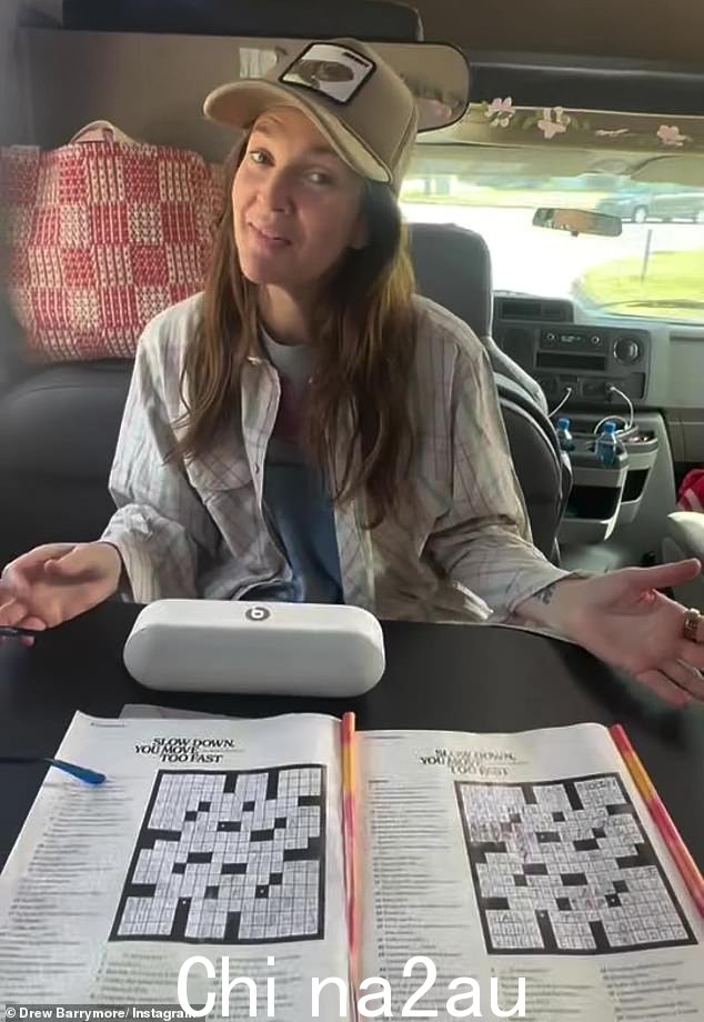 Drew Barrymore 在周一的一段坦诚视频中向她的 Instagram 粉丝介绍了她的爱情生活最新动态