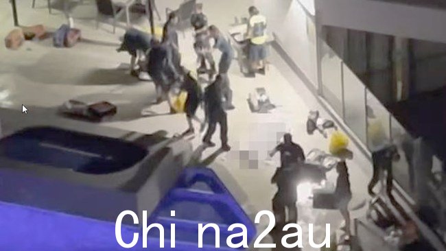 紧急救援人员对冲浪者天堂 Top Of The Mark 发生的悲剧做出反应。图片:ABC