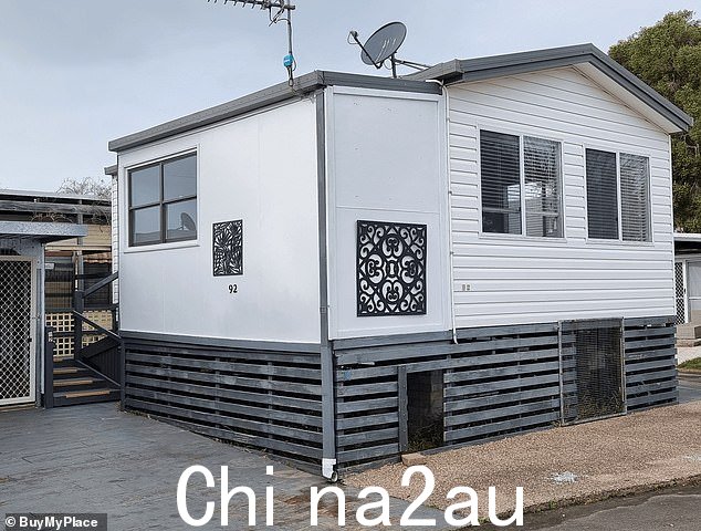 另一方面,在受欢迎的婚礼目的地 Terara,有紧凑的海滩小屋出售,售价低至 195,000 美元