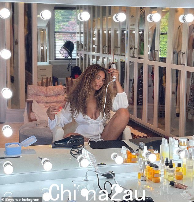 她是继 Beyoncé(其母亲是美发师)最近推出 Cécred(如图)之后最新推出护发系列的歌手