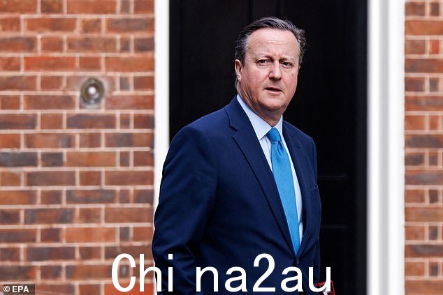 '据报道英国国民被杀,我们正在紧急核实这一信息,并将向他们的家人提供全力支持,'卡梅伦在 X 上说道