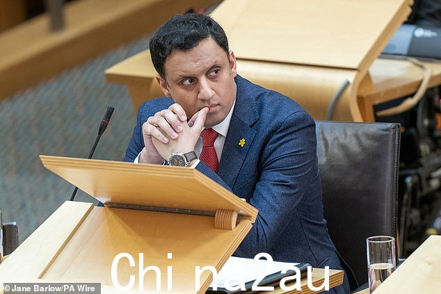 这项立法得到了苏格兰工党 MSP 的支持,其中包括领导人 Anas Sarwar(上图)